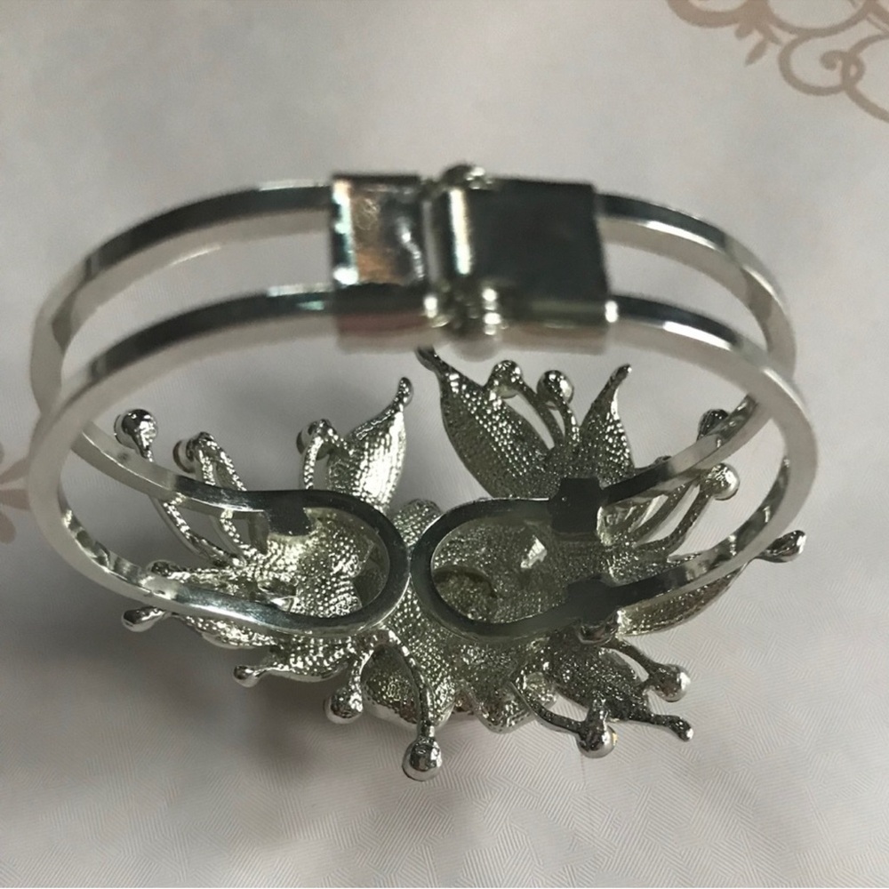Floral Green and Gold Bracelet - Picture 3 of 10